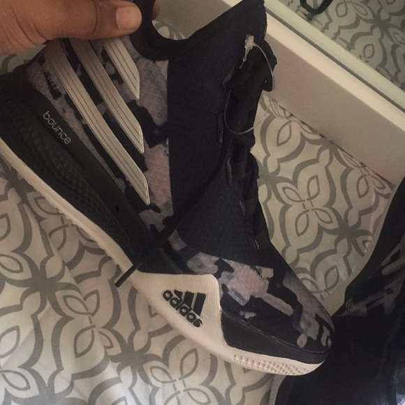 BRAND NEW ADIDAS - Picture 6 of 6